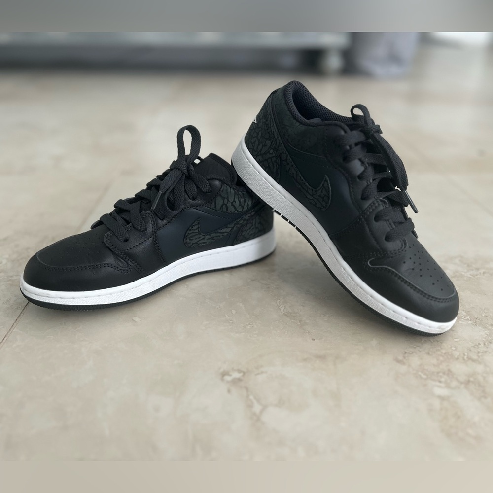 Jordan 1 Low SE
